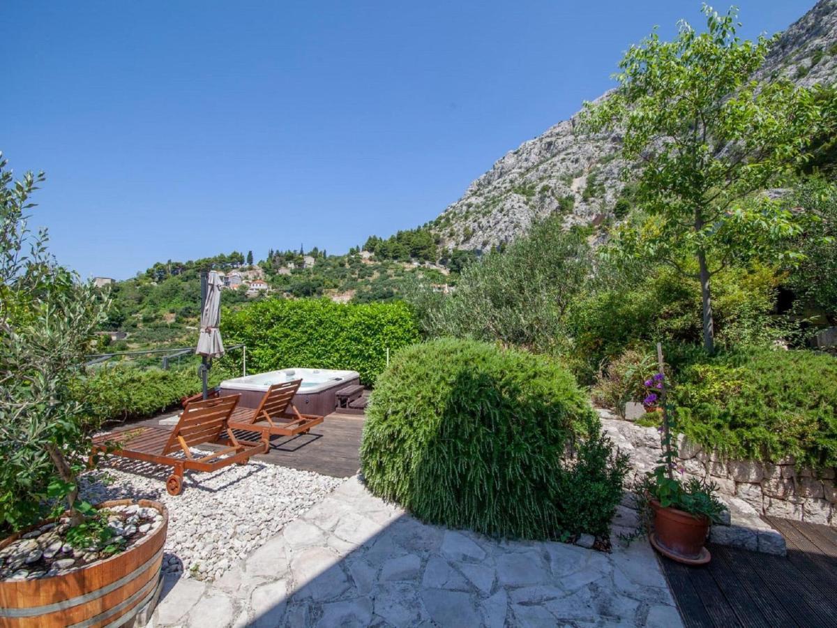 Luxurious Holiday Home In Makarska With Jacuzzi Esterno foto