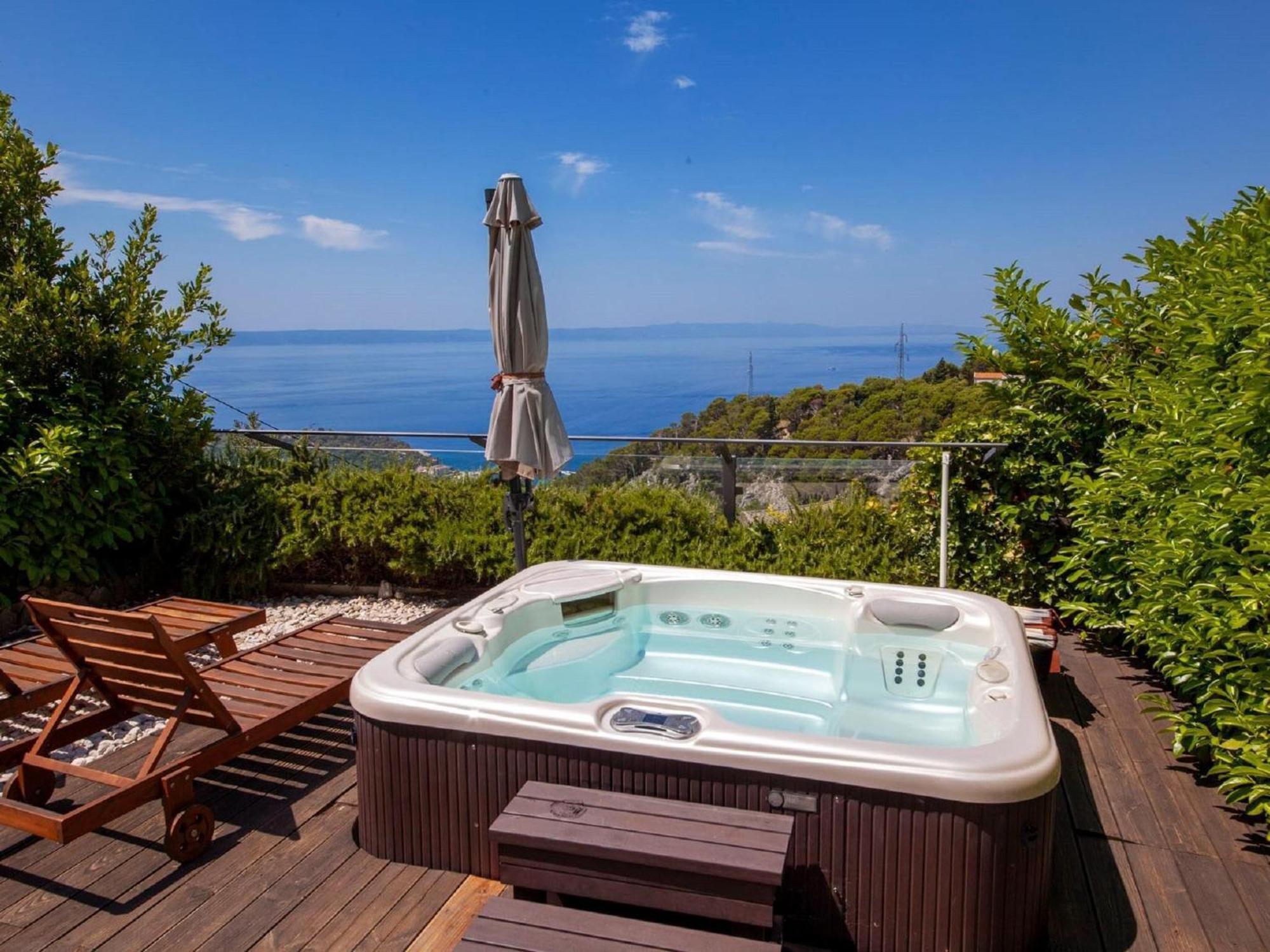 Luxurious Holiday Home In Makarska With Jacuzzi Esterno foto