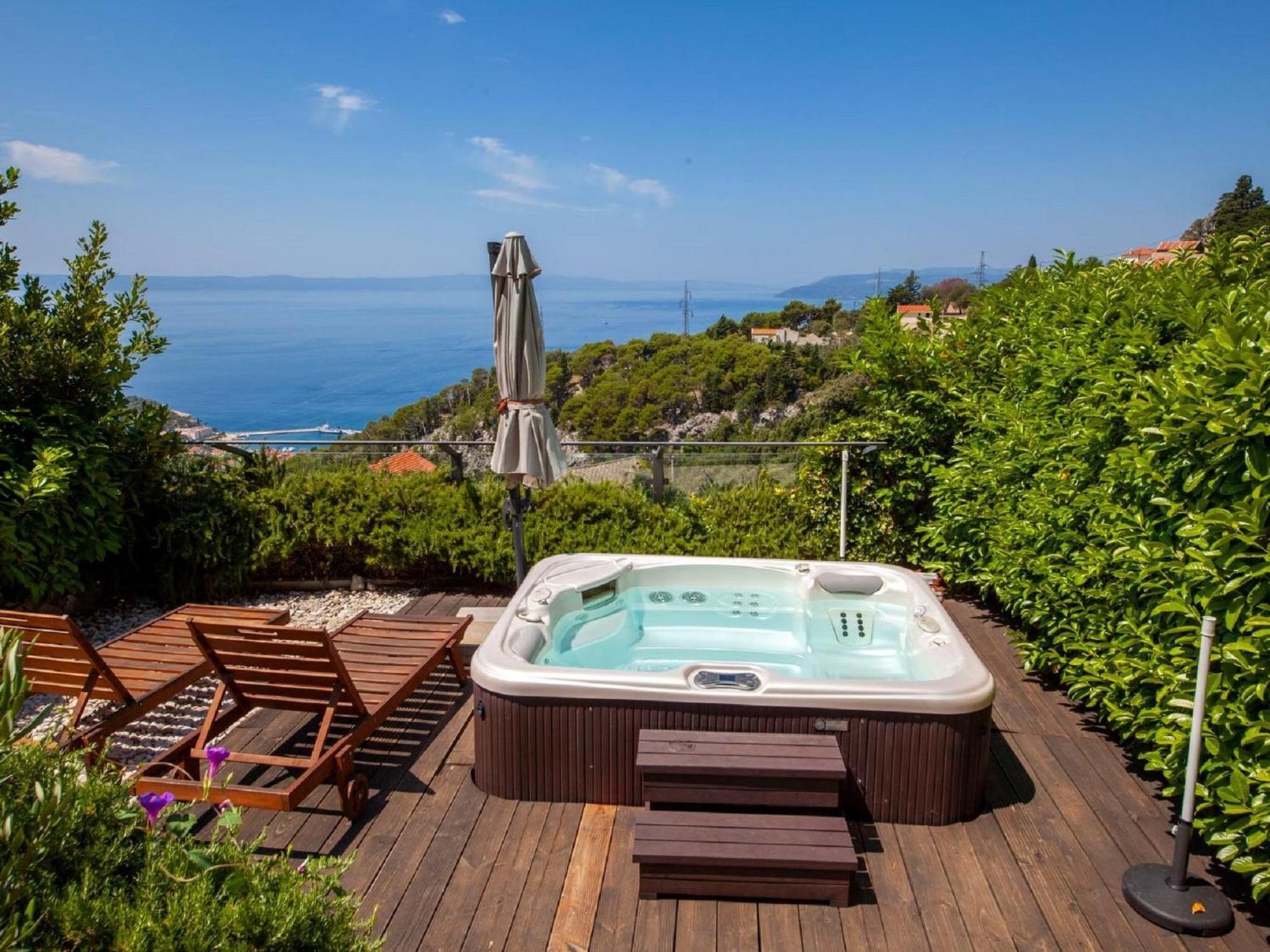 Luxurious Holiday Home In Makarska With Jacuzzi Esterno foto