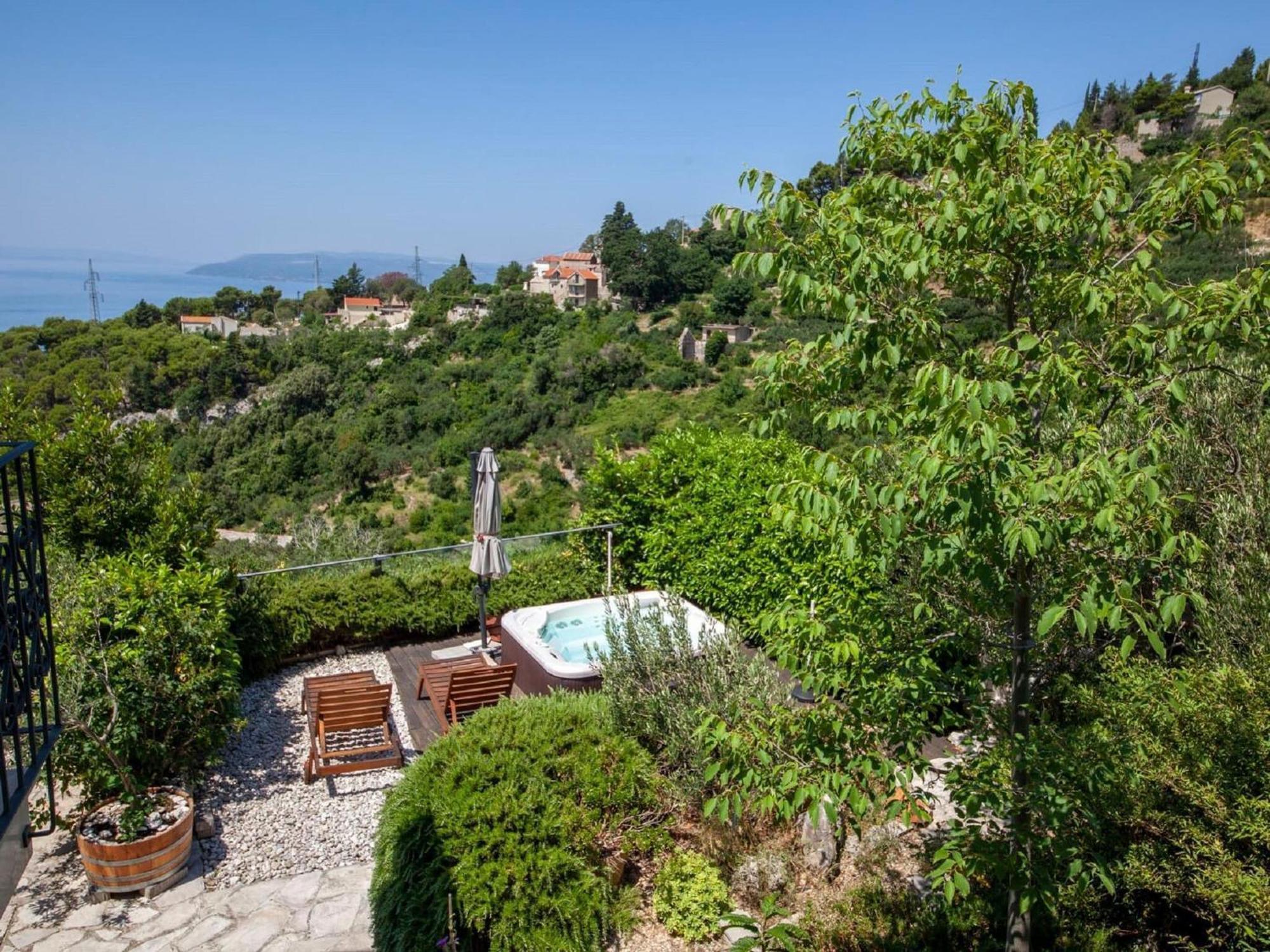 Luxurious Holiday Home In Makarska With Jacuzzi Esterno foto