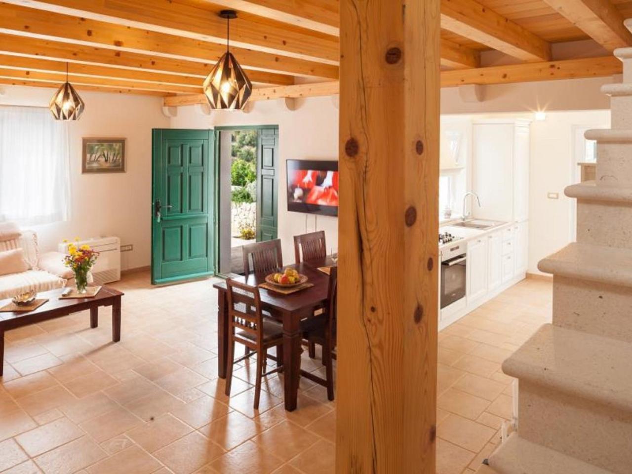 Luxurious Holiday Home In Makarska With Jacuzzi Esterno foto