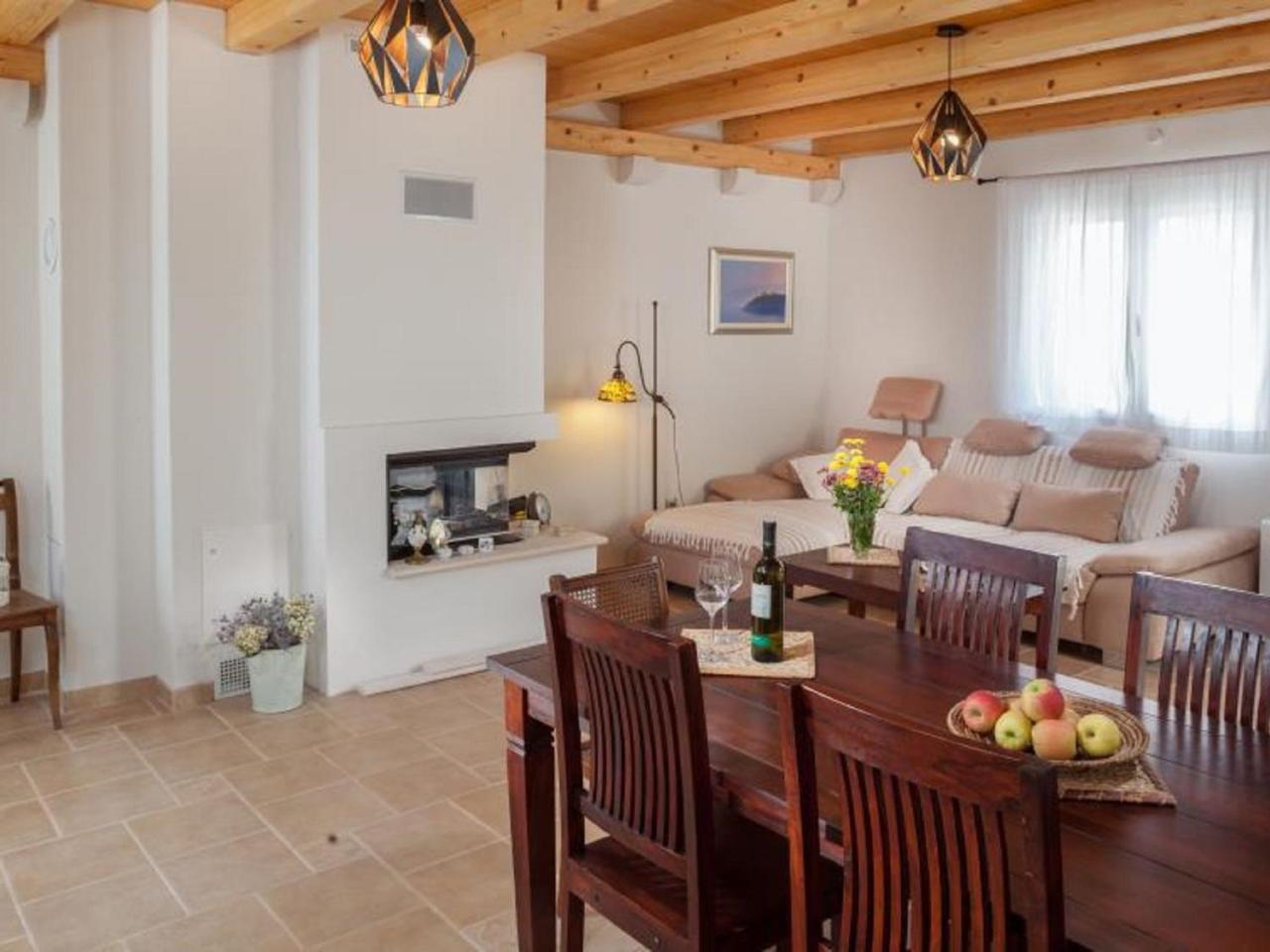 Luxurious Holiday Home In Makarska With Jacuzzi Esterno foto